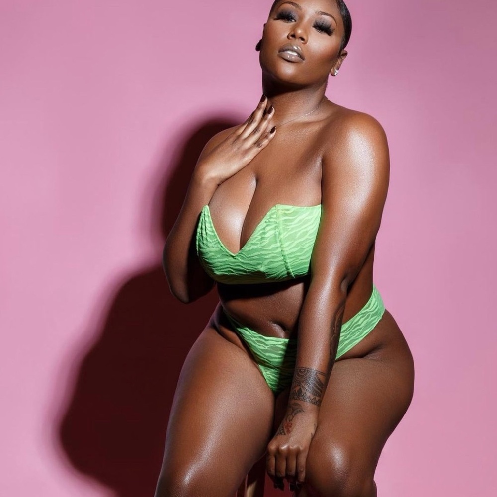 Green strapless bra